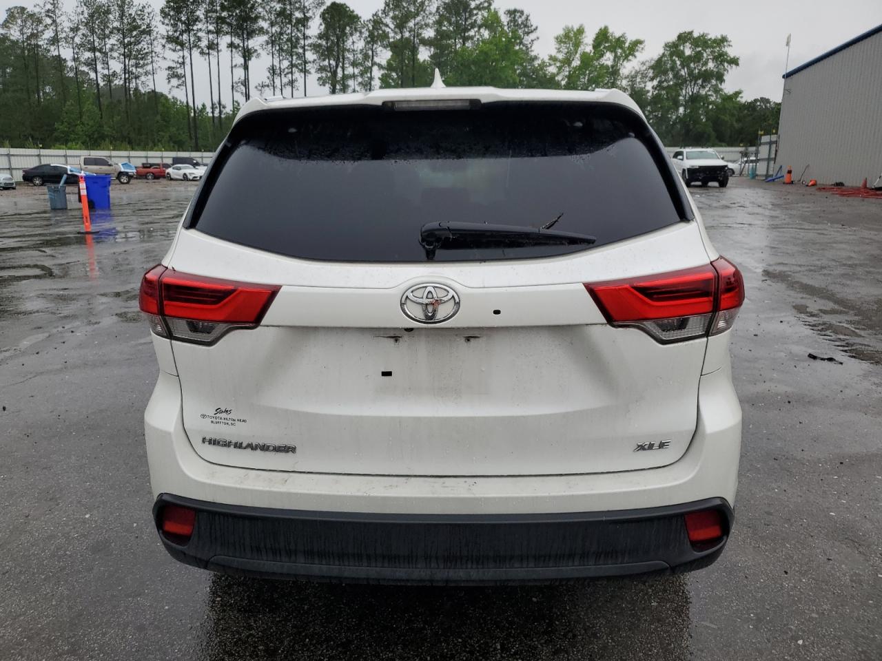 2018 Toyota Highlander Se VIN: 5TDKZRFH2JS265873 Lot: 56623075