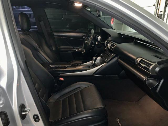 Седаны LEXUS IS 2015 Серебристый