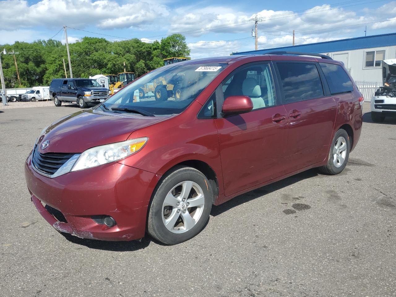2012 Toyota Sienna Le იყიდება Ham Lake-ში, MN - Rear End