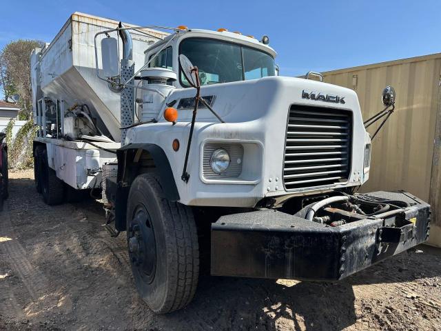 1998 Mack 600 Dm600