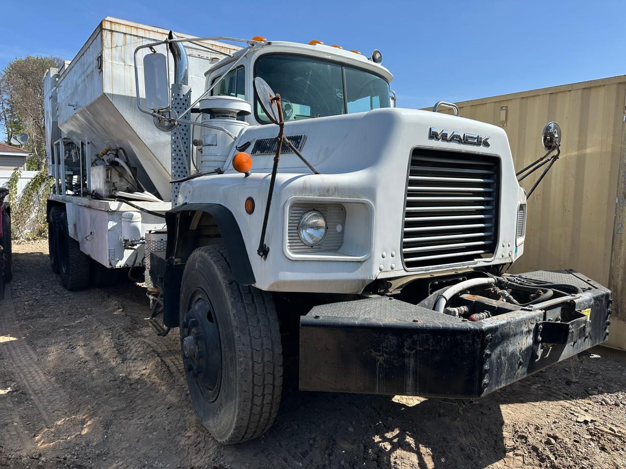 1998 Mack 600 Dm600 იყიდება Brookhaven-ში, NY - Minor Dent/Scratches