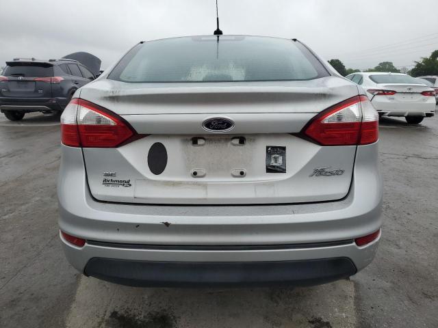 Sedans FORD FIESTA 2016 Srebrny