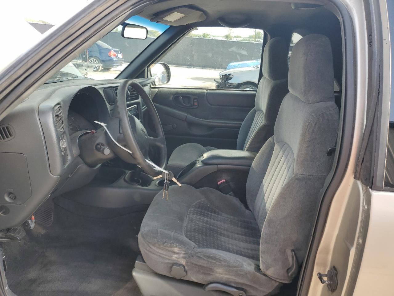 2002 Chevrolet Blazer VIN: 1GNCS18W52K214535 Lot: 55815465