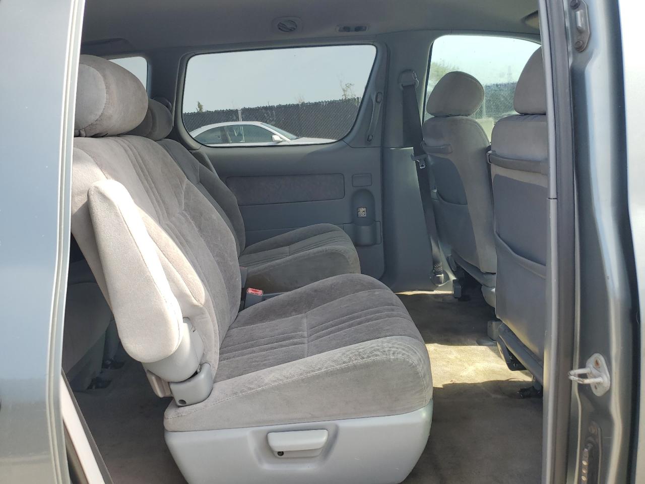 2000 Toyota Sienna Le VIN: 4T3ZF13C4YU181516 Lot: 55500365