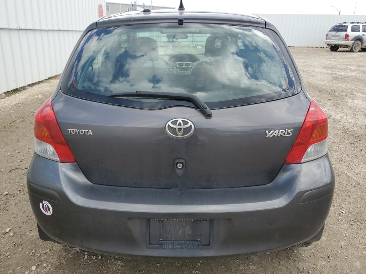 2009 Toyota Yaris VIN: JTDKT923495252586 Lot: 56750545