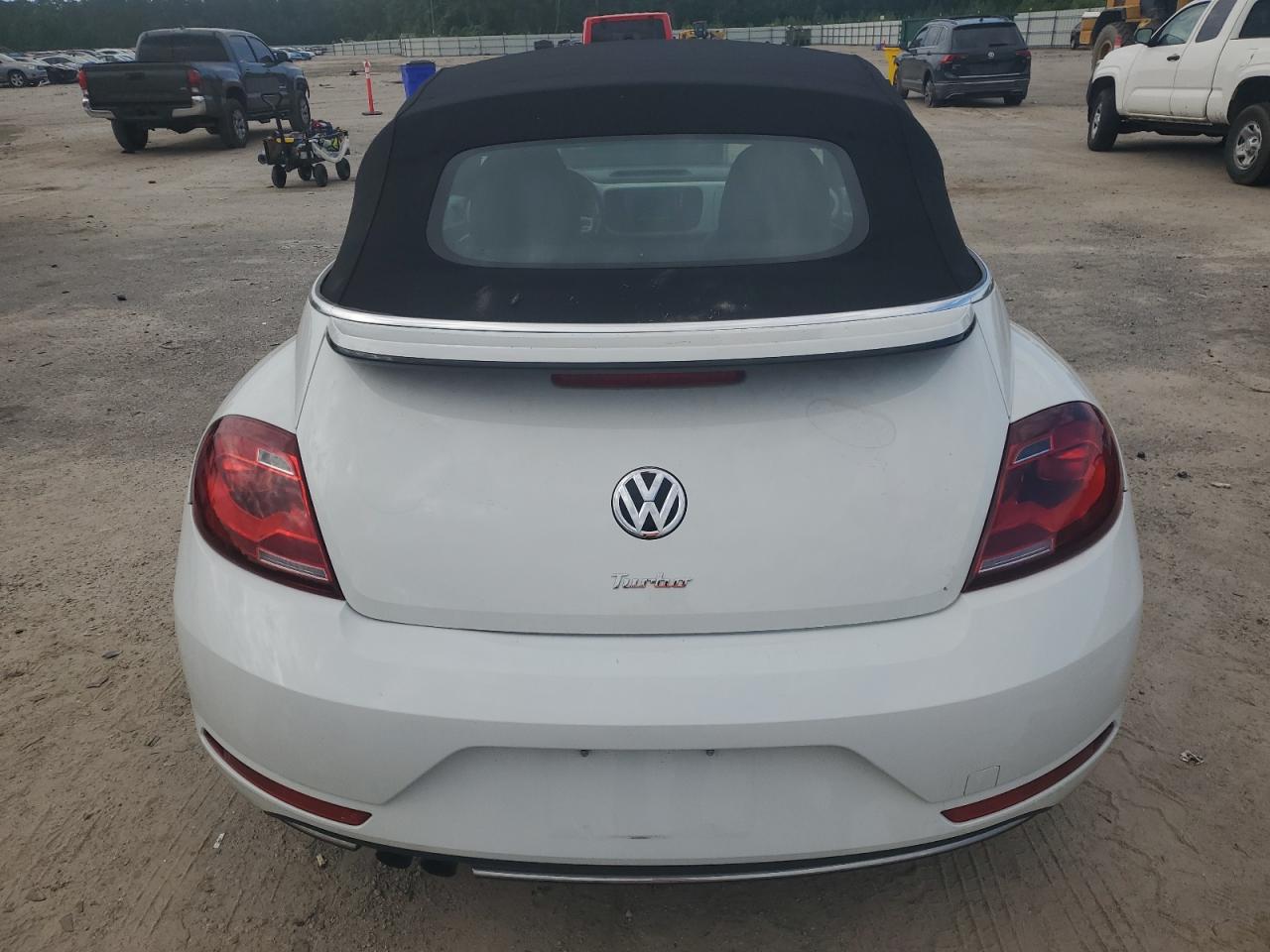 2018 Volkswagen Beetle S VIN: 3VW5DAATXJM514636 Lot: 56629085