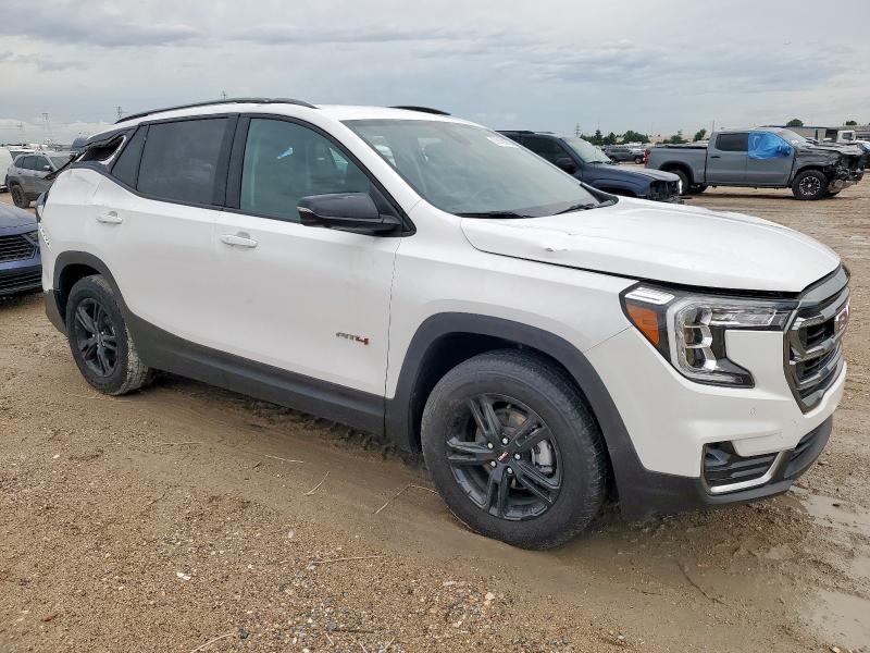  GMC TERRAIN AT 2024 Белы