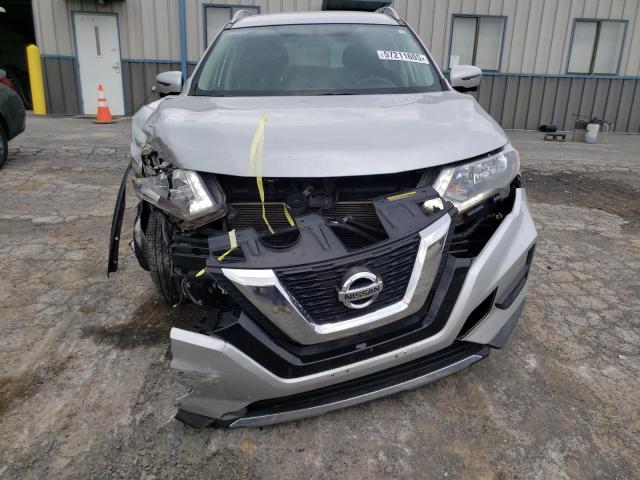  NISSAN ROGUE 2017 Серебристый