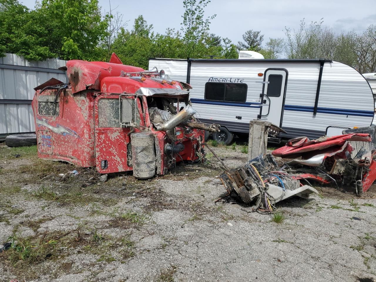 2013 Peterbilt 389 Semi Truck იყიდება Fort Wayne-ში, IN - All Over