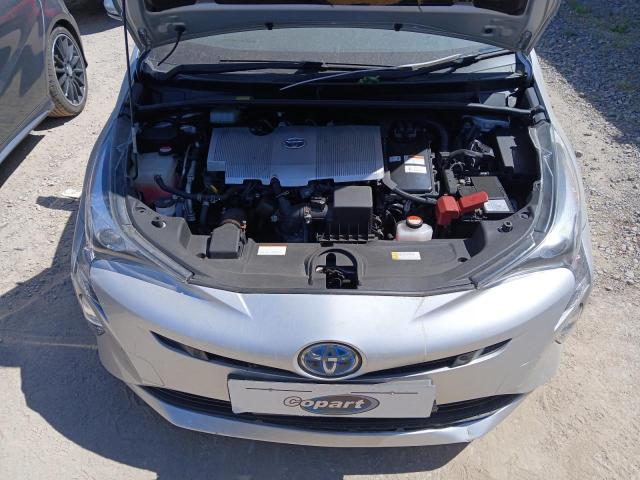 2016 TOYOTA PRIUS BUSI