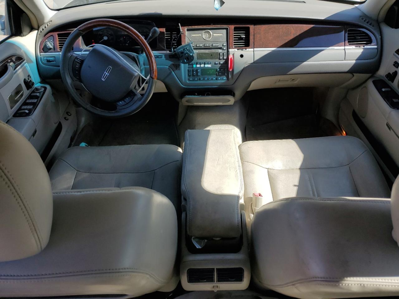 2009 Lincoln Town Car Signature Limited VIN: 2LNHM82V09X623546 Lot: 57138015