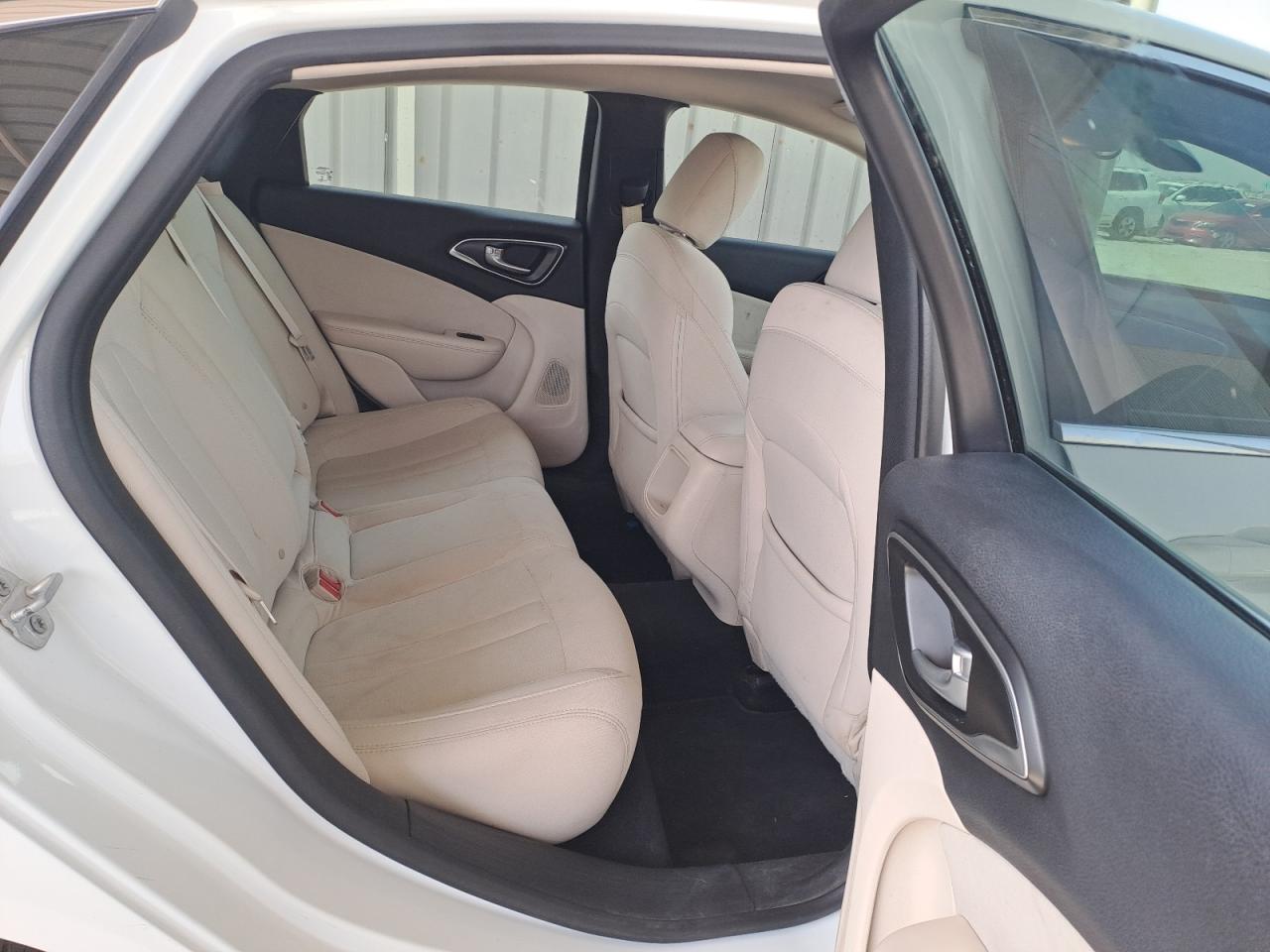 1C3CCCAB6GN177949 - 2016 Chrysler 200 - #undefined