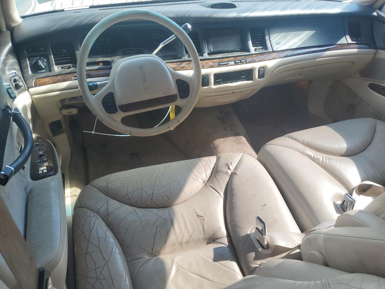 1995 Lincoln Town Car Cartier VIN: 1LNLM83WXSY703833 Lot: 54531675