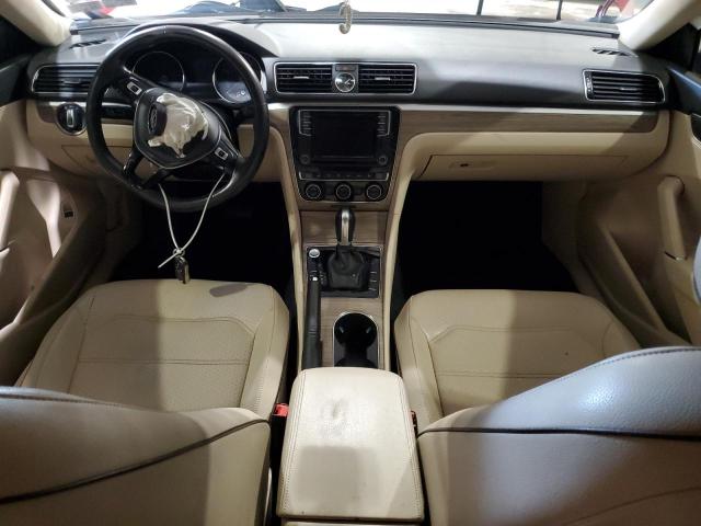  VOLKSWAGEN PASSAT 2017 Czerwony