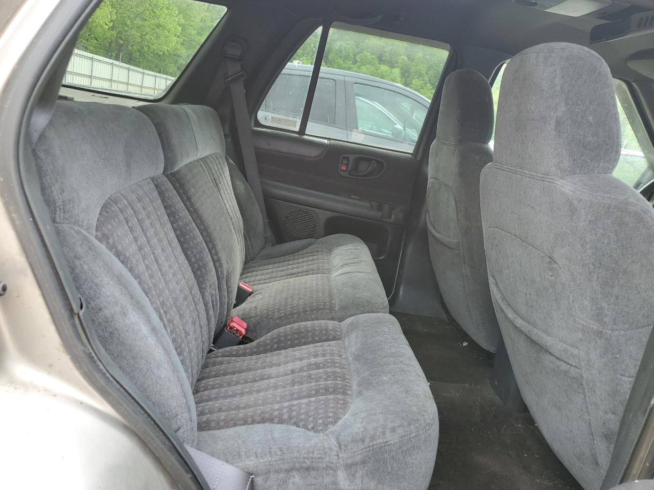 1998 Chevrolet Blazer VIN: 1GNDT13W6W2283281 Lot: 56874835