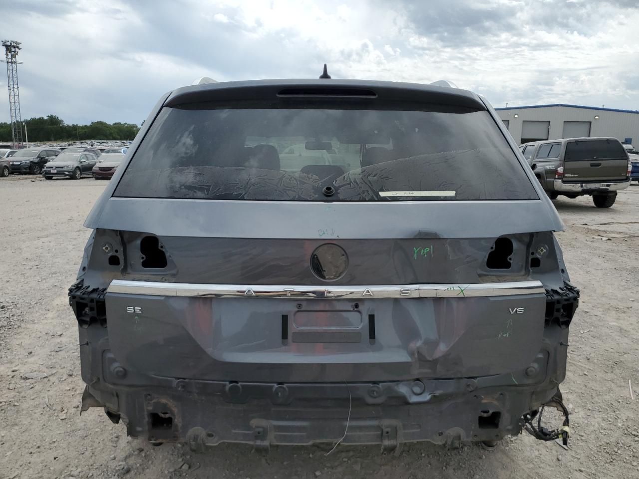 2018 Volkswagen Atlas Se VIN: 1V2CR2CA2JC570051 Lot: 56714445