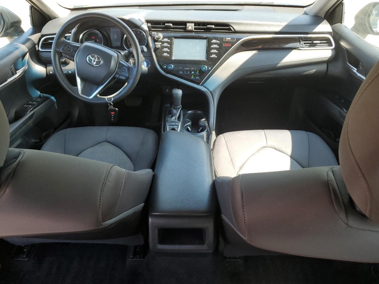 2018 Toyota Camry Le VIN: 4T1B31HK2JU502915 Lot: 57113455