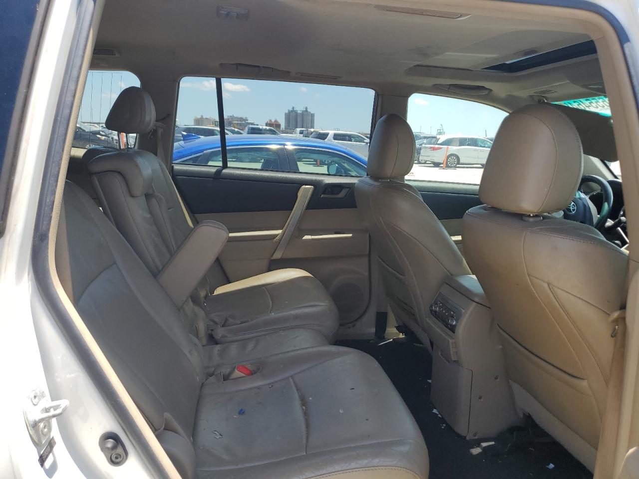 2011 Toyota Highlander Base VIN: 5TDZK3EH3BS043958 Lot: 56554645