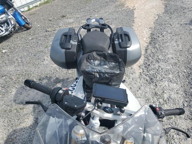  BMW R-SERIES 2018 Серебристый