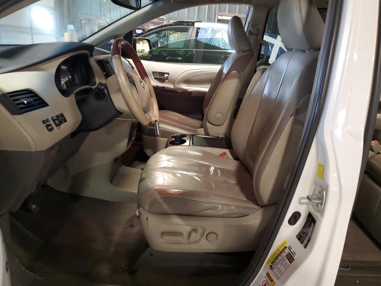 5TDYK3DC6BS113261 2011 Toyota Sienna Xle