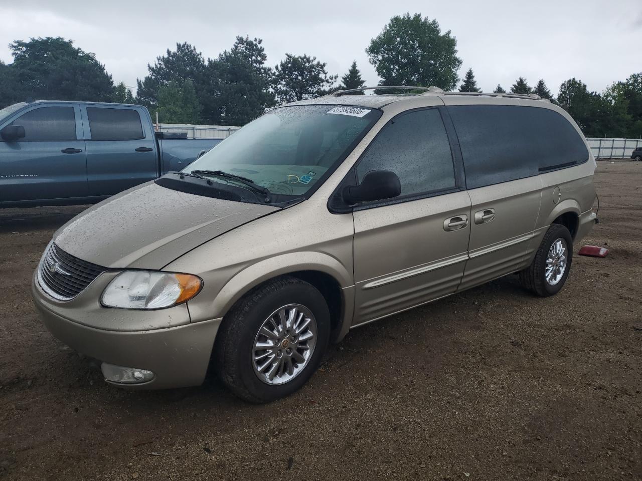 Elgin, IL에서 판매 중인 2002 Chrysler Town & Country Limited - Rear End