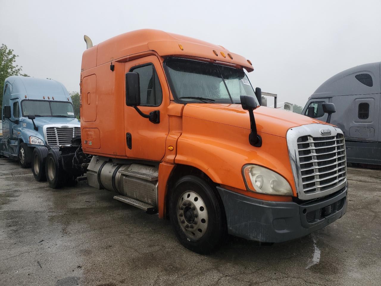 2013 Freightliner Cascadia Semi Truck for Sale in Dyer, IN - Minor Dent/Scratches