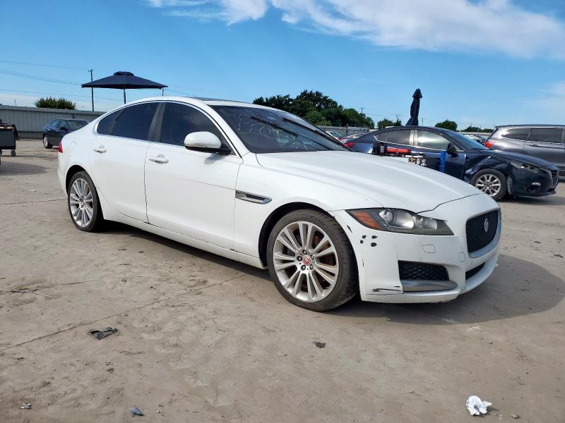 Sedans JAGUAR XF 2017 Biały