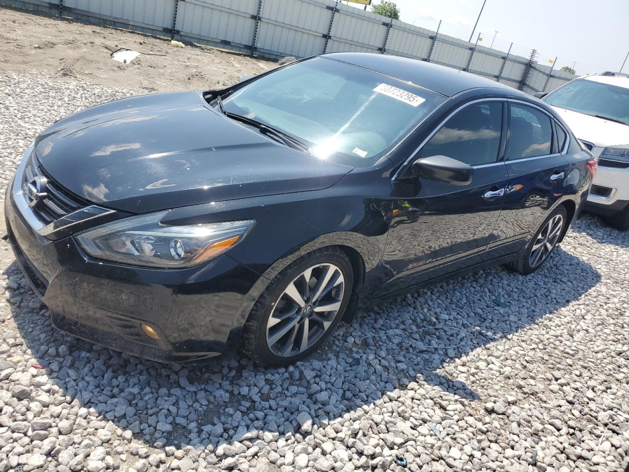 2016 Nissan Altima 2.5 for Sale in Cahokia Heights, IL - Top/Roof