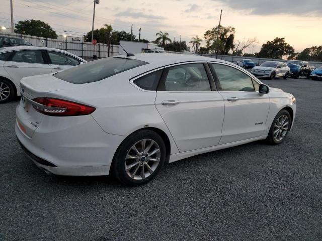 Седаны FORD FUSION 2017 Белый