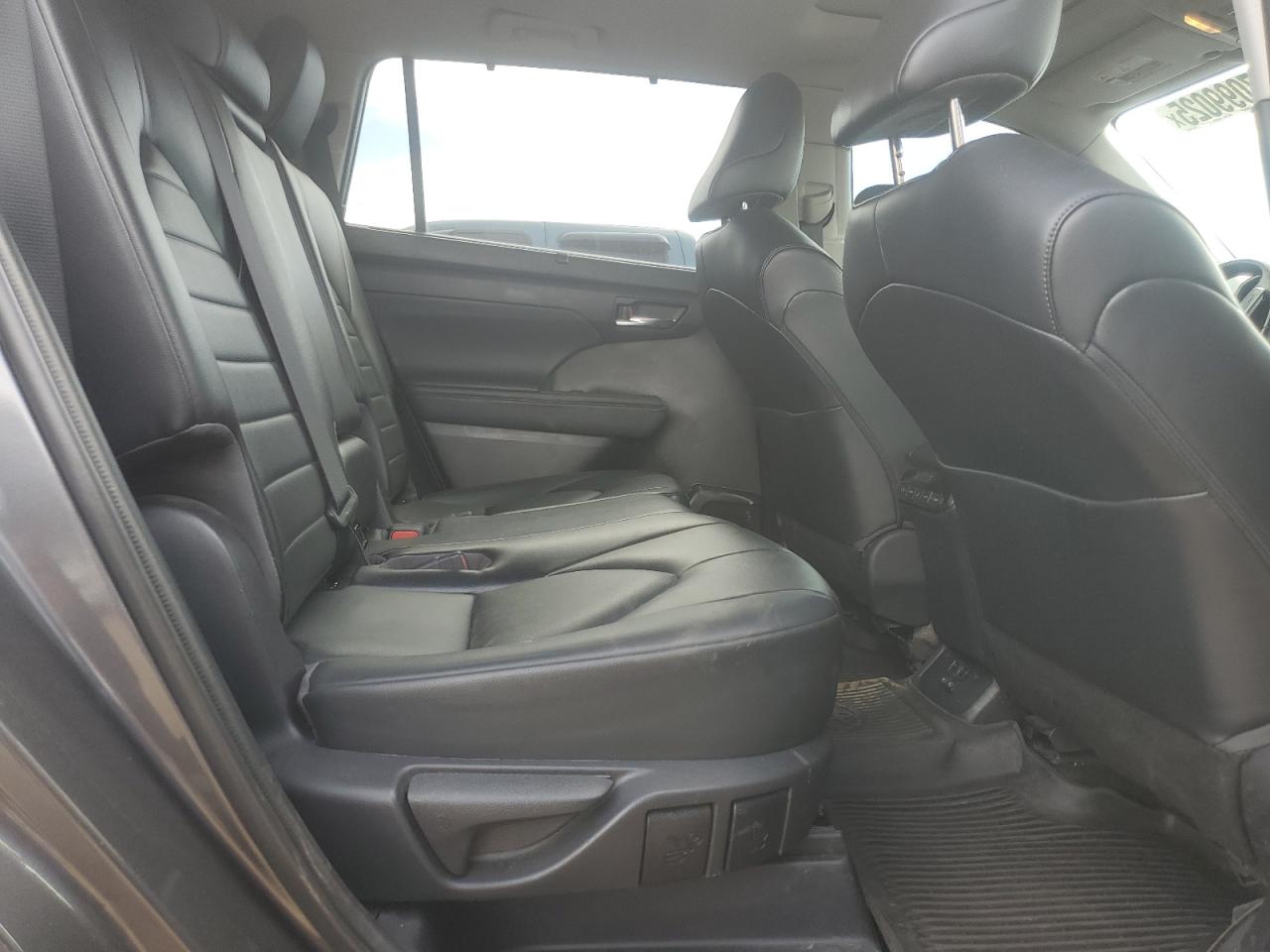 2022 Toyota Highlander Xle VIN: 5TDHZRBH3NS234220 Lot: 57099025