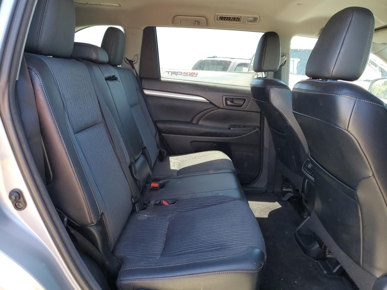 2015 Toyota Highlander Le VIN: 5TDBKRFHXFS209806 Lot: 57779735