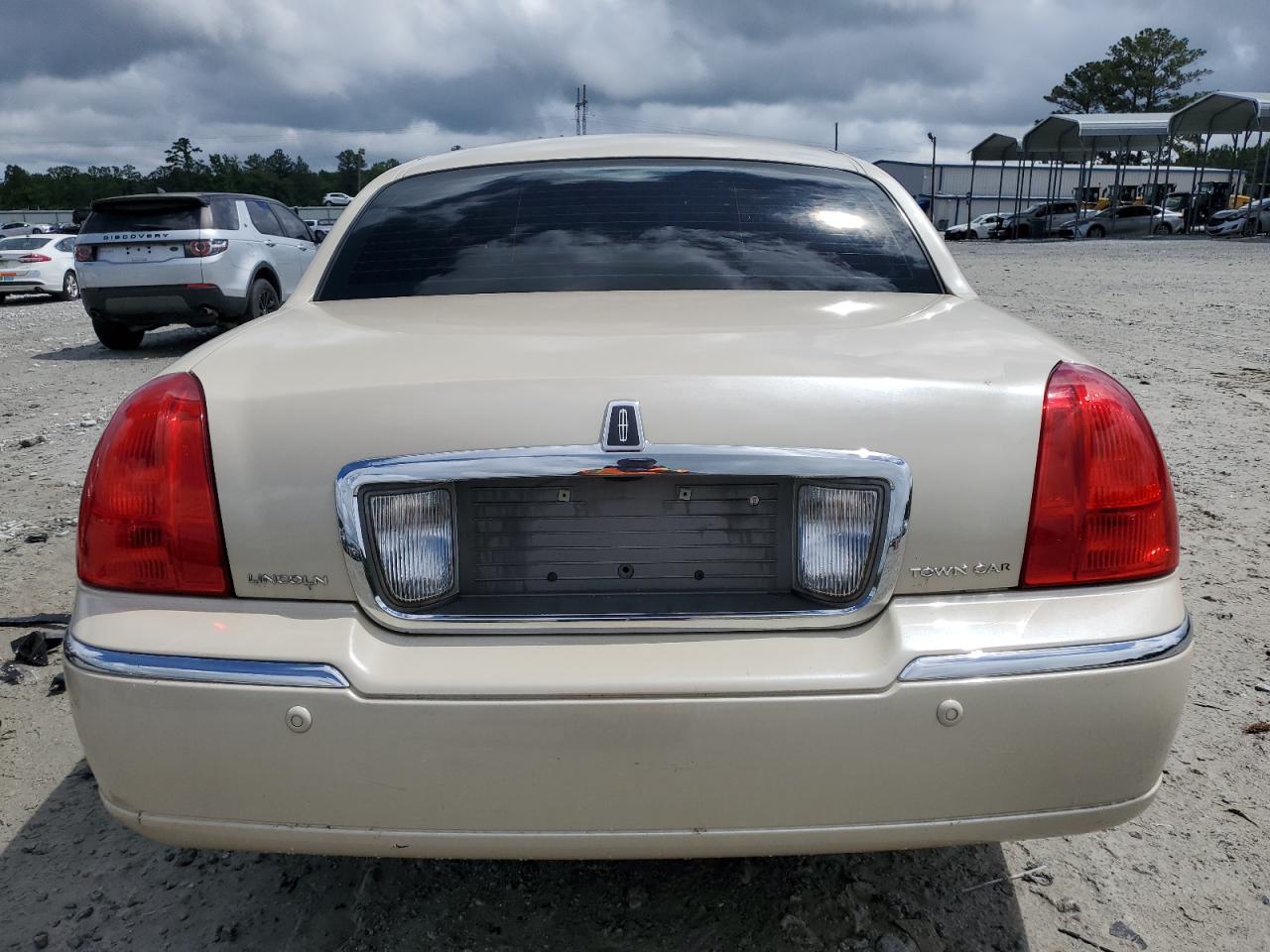 2003 Lincoln Town Car Cartier VIN: 1LNHM83W33Y608733 Lot: 56545955