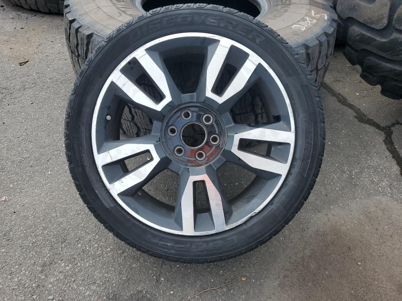 2018 Chevrolet Tahoe K1500 Premier VIN: 1GNSKCKJ8JR203491 Lot: 58861575