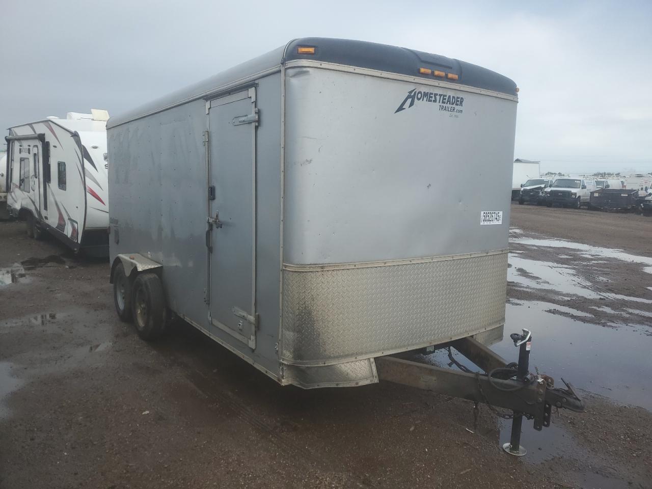 2015 Homesteader Enclosed Cargo Trailer zu verkaufen in Brighton, CO - Hail