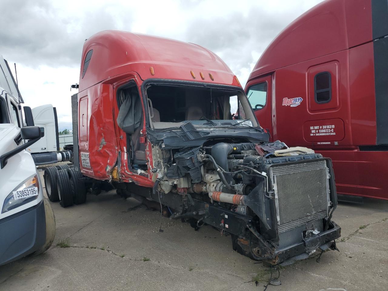 2016 Freightliner Cascadia 125 Semi Truck for Sale in Eldridge, IA - All Over