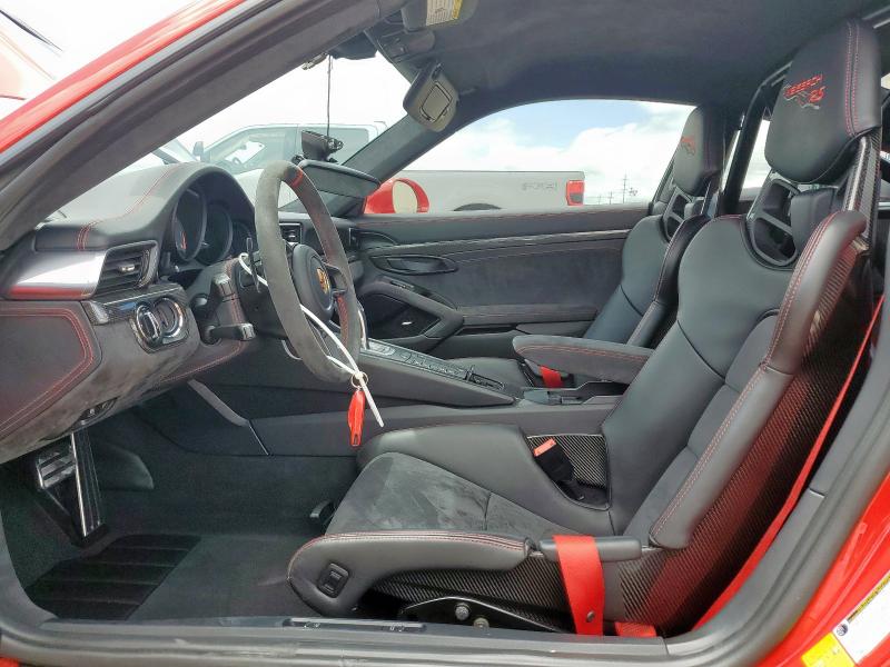  PORSCHE 911 2018 Красный