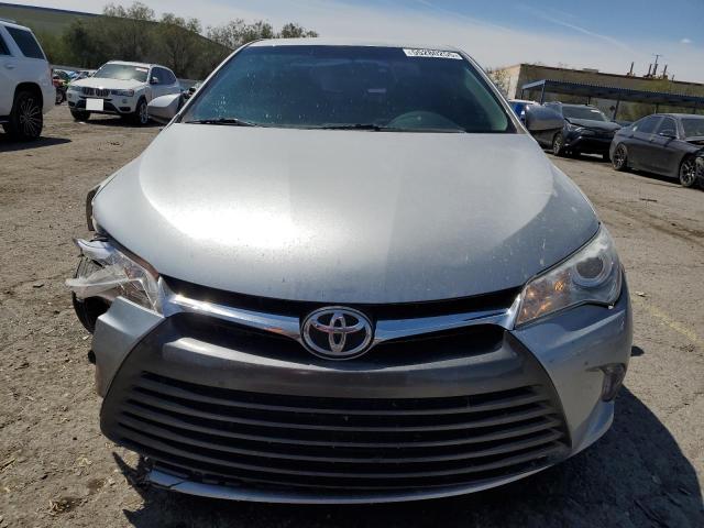 Седани TOYOTA CAMRY 2016 Сріблястий