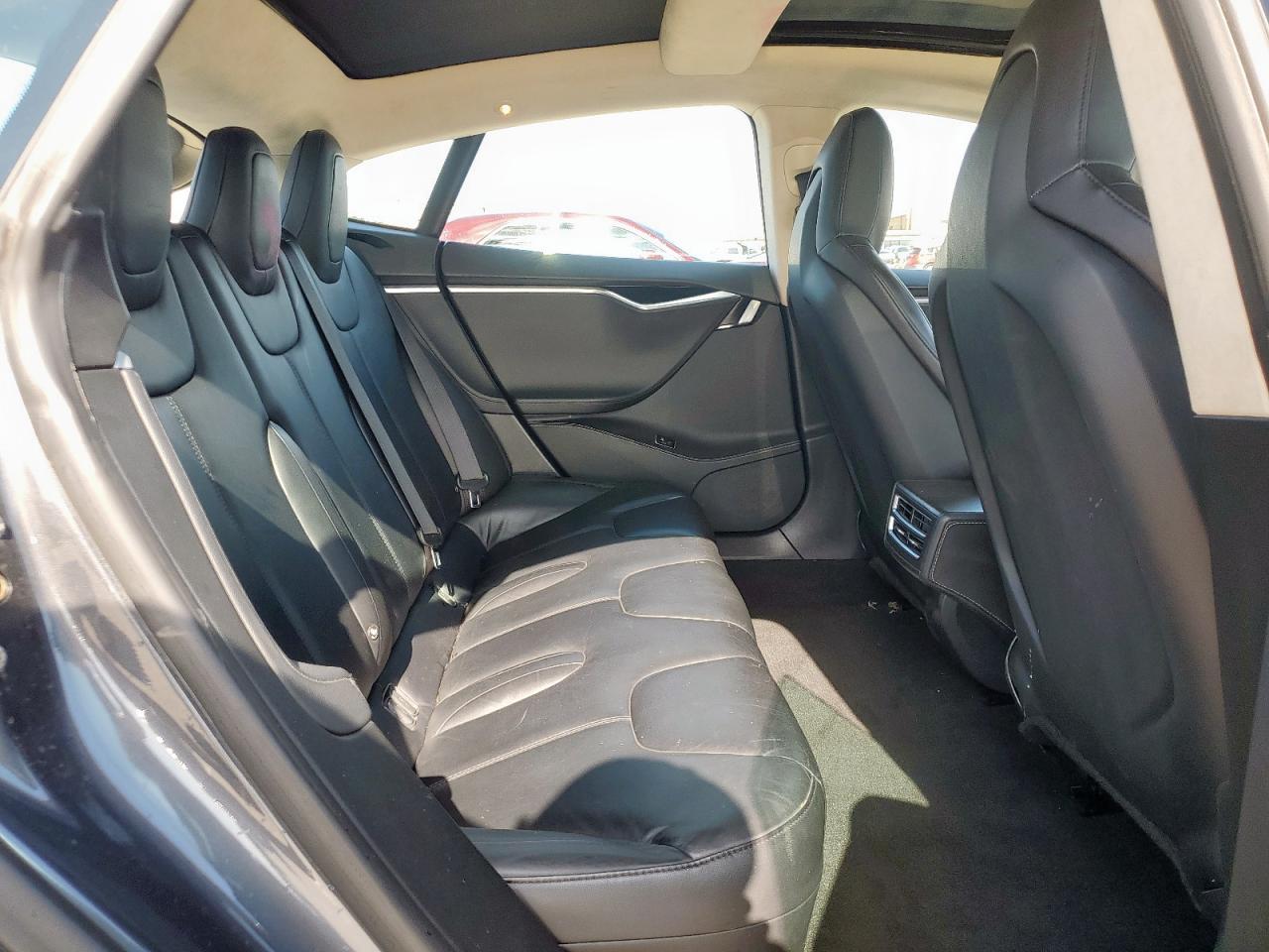 2015 Tesla Model S 85D VIN: 5YJSA1H24FF080141 Lot: 56708125