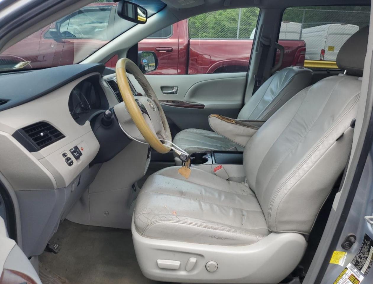 2011 Toyota Sienna Xle VIN: 5TDYK3DC1BS165154 Lot: 57044235