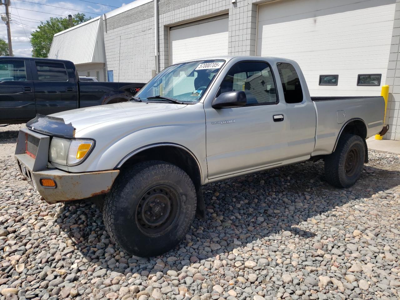 2000 Toyota Tacoma Xtracab for Sale in Blaine, MN - Minor Dent/Scratches