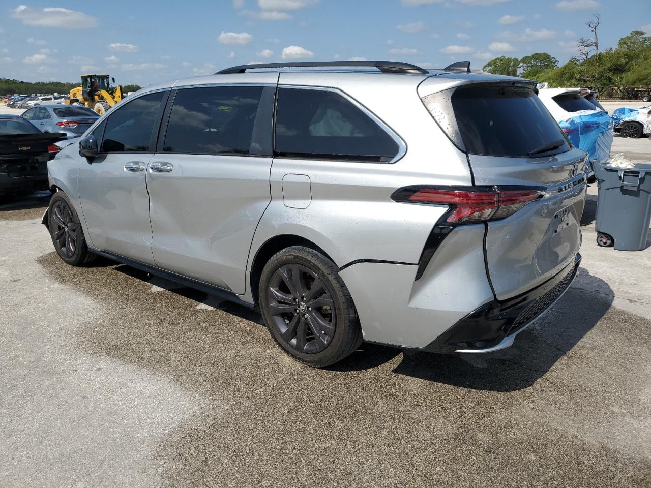 2022 Toyota Sienna - Image 2