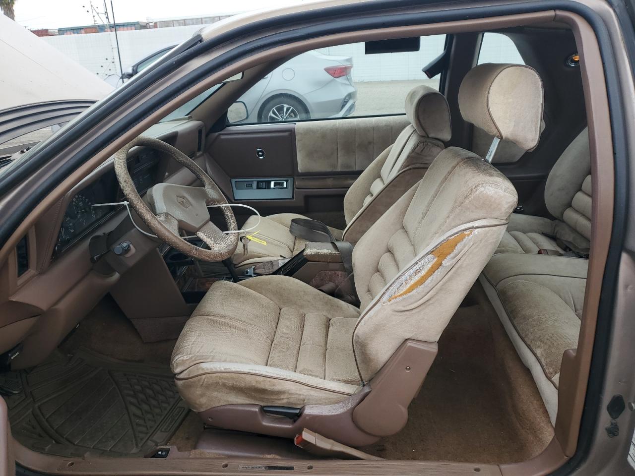 1988 Chrysler Lebaron VIN: 1C3CJ41E1JG311333 Lot: 52951235