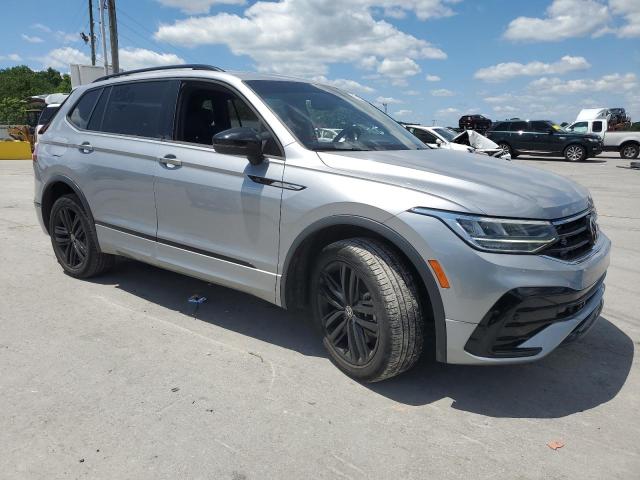  VOLKSWAGEN TIGUAN 2022 Серебристый
