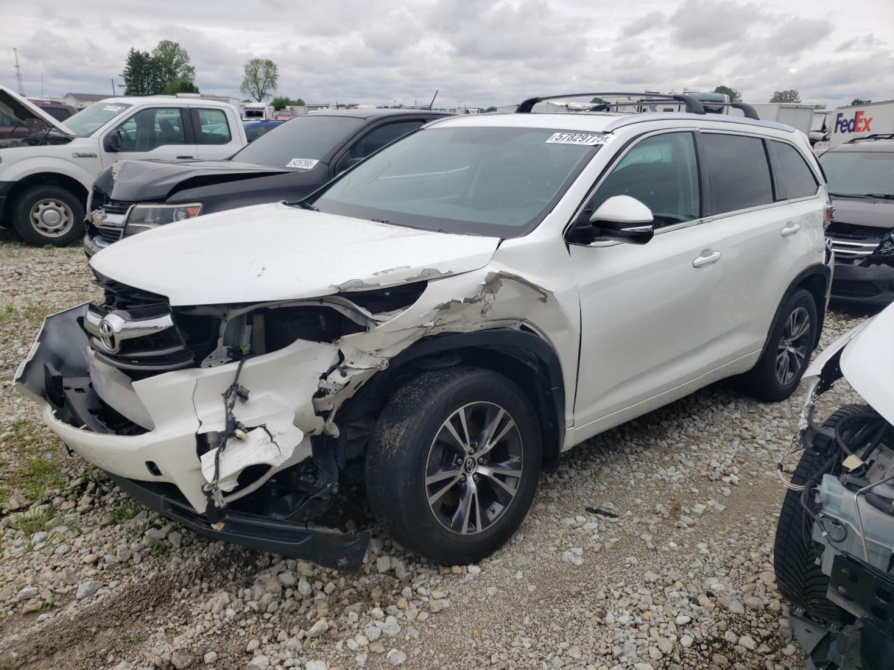 2016 Toyota Highlander Xle for Sale in Cicero, IN - Front End