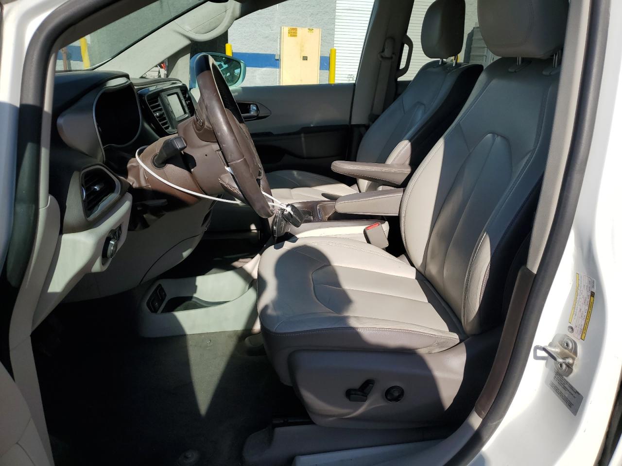 2017 Chrysler Pacifica Touring L VIN: 2C4RC1BG5HR621914 Lot: 56052835