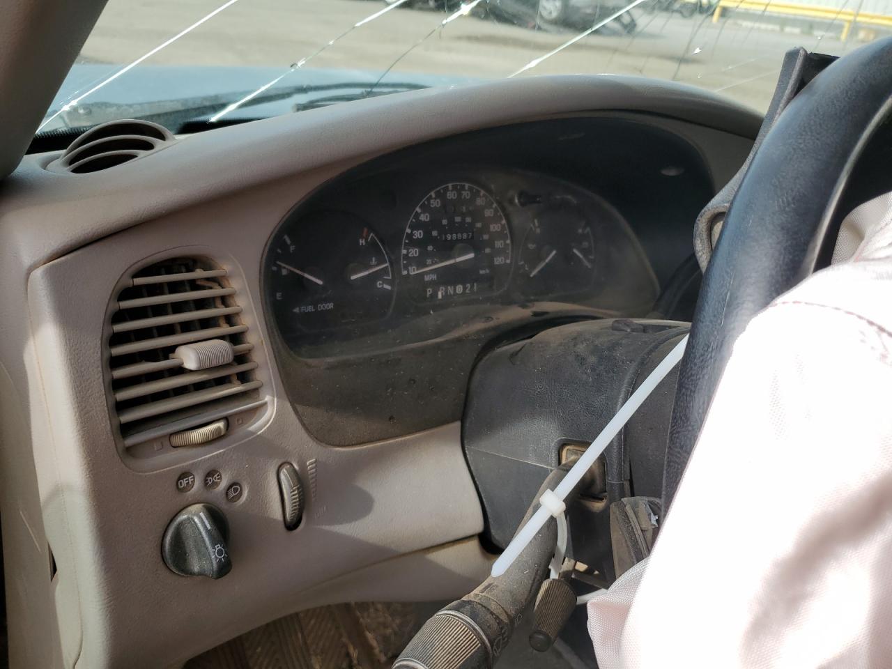 1998 Ford Ranger VIN: 1FTYR10C6WUC52233 Lot: 56231925