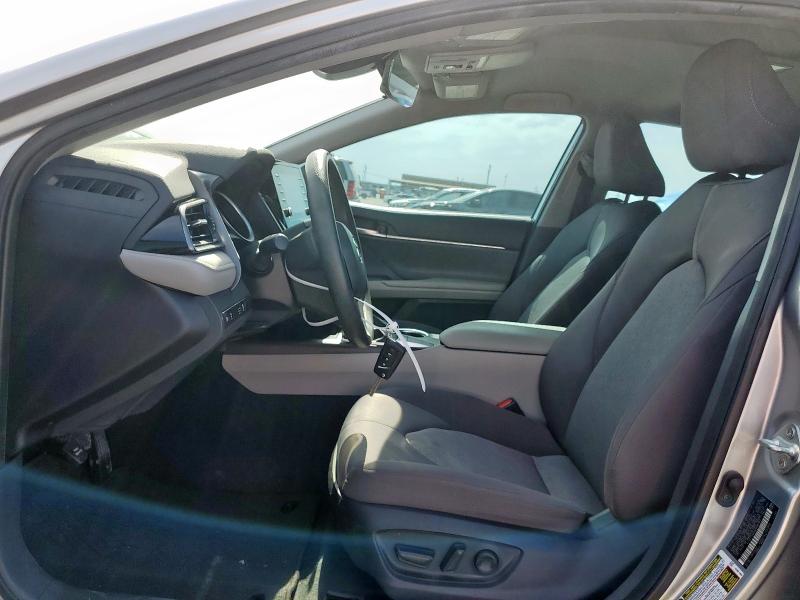  TOYOTA CAMRY 2022 Srebrny