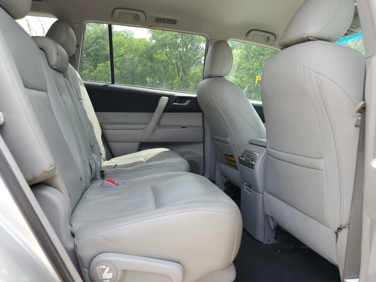 2013 Toyota Highlander Base VIN: 5TDZK3EH3DS102669 Lot: 56283575