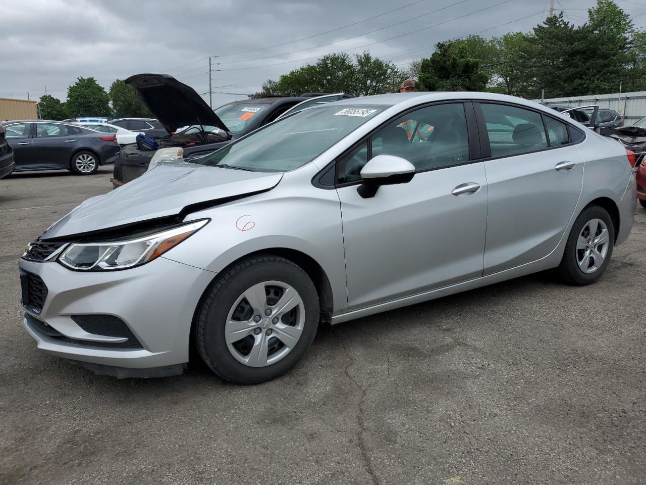 2017 Chevrolet Cruze Ls na sprzedaż w Moraine, OH - Front End