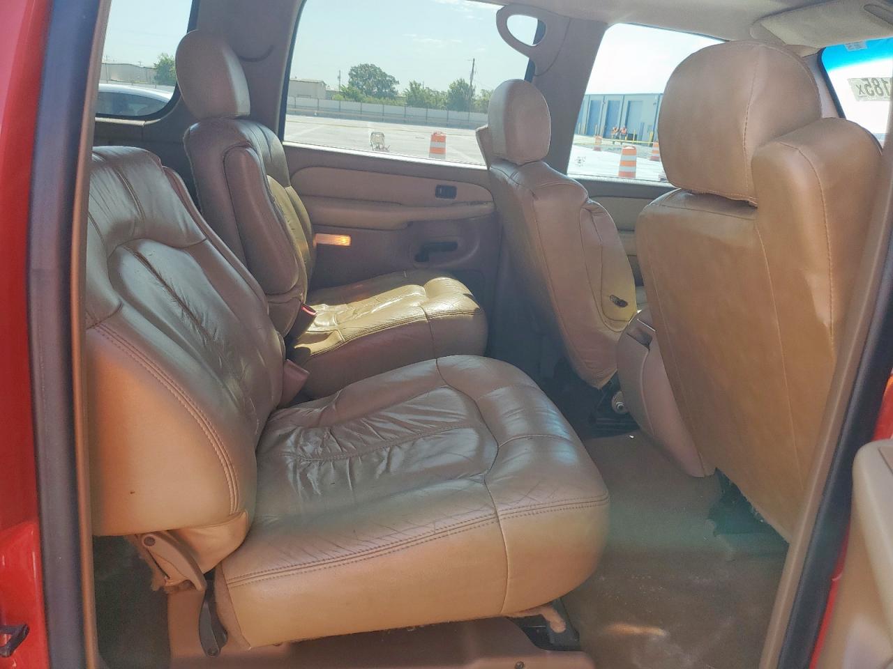 2000 Chevrolet Suburban C1500 VIN: 3GNEC16T9YG170067 Lot: 56919185